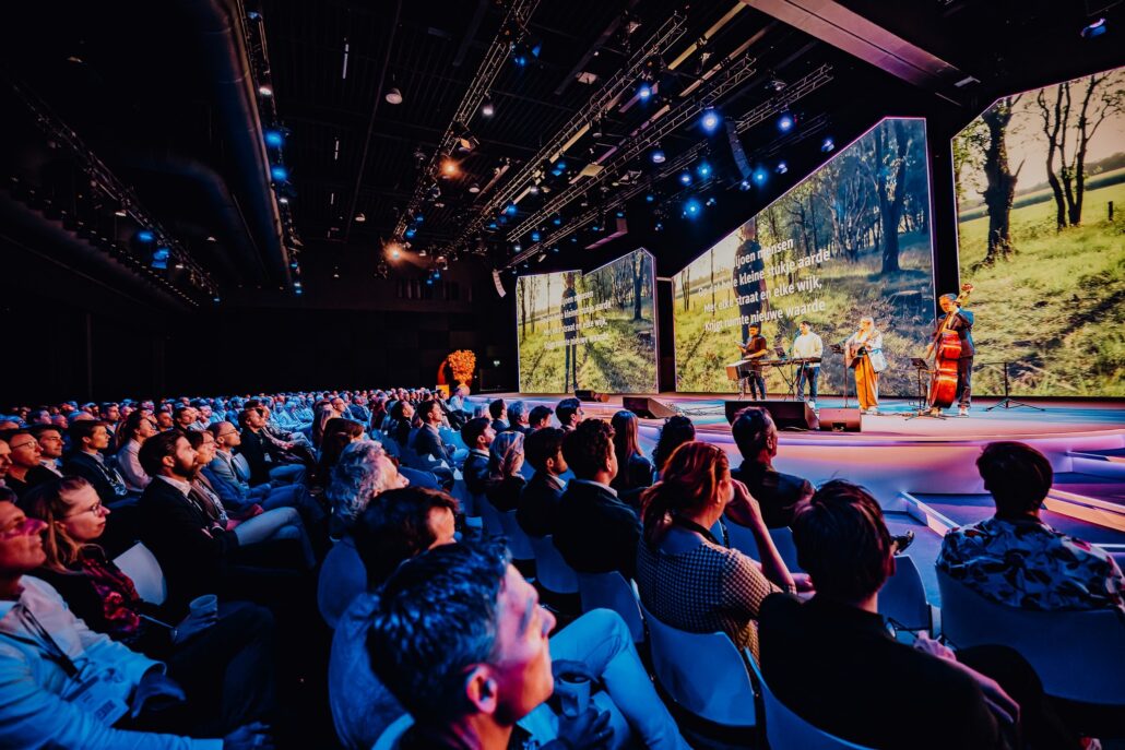 Ik zoek een akoestische band voor mijn bedrijfsfeest