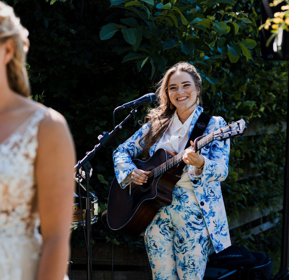 zangeres met gitaar Arnhem